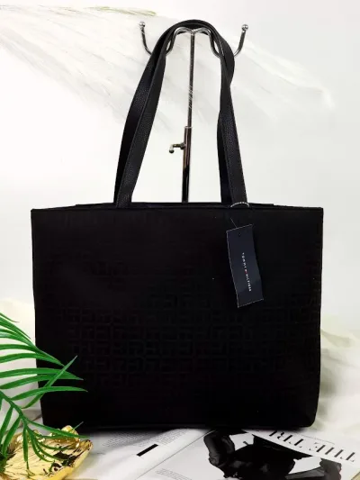 Bolso Tommy Hilfiger para dama color negro
