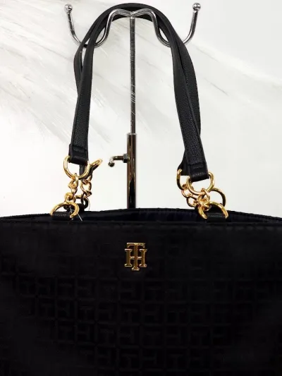 Bolso Tommy Hilfiger para dama color negro