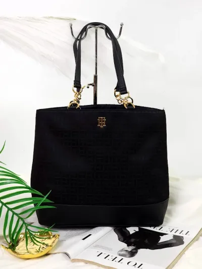 Bolso Tommy Hilfiger para dama color negro