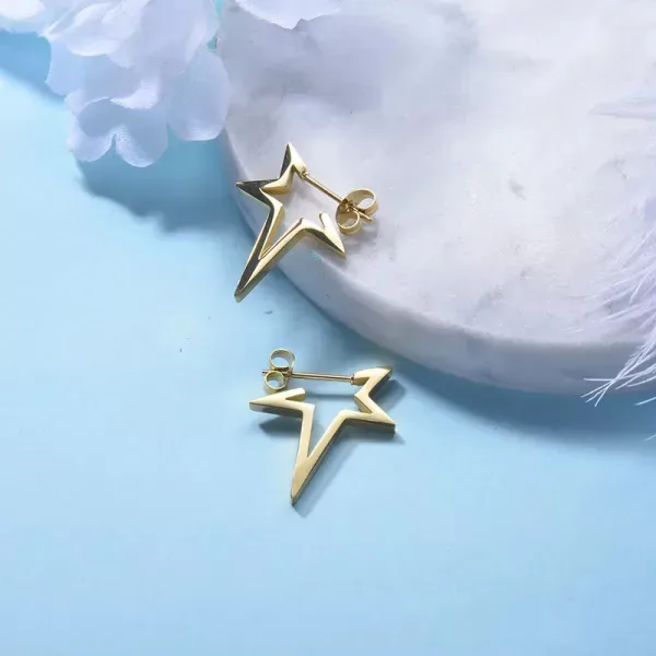 Aretes de acero inoxidable color dorado