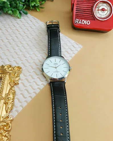Reloj Q&Q para caballero color negro y plateado