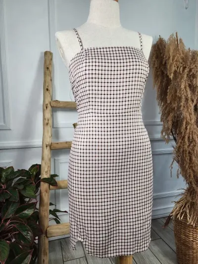Vestido para dama color beige con diseño de cuadros