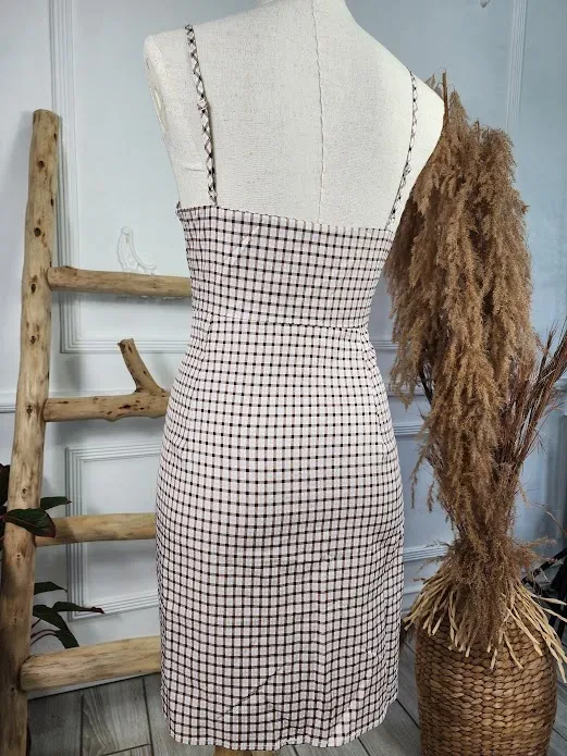 Vestido para dama color beige con diseño de cuadros