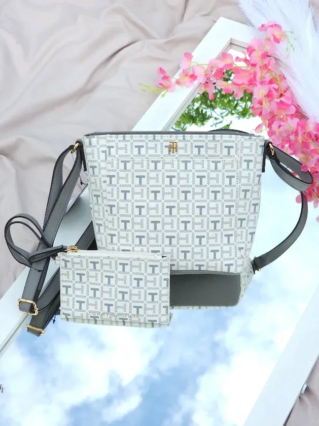 Bolso Tommy Hilfiger para dama color gris
