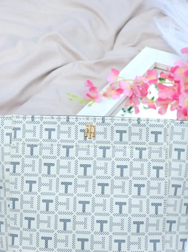 Bolso Tommy Hilfiger para dama color gris