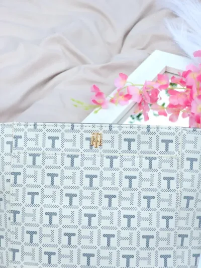 Bolso Tommy Hilfiger para dama color gris