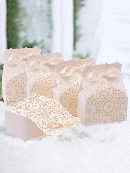 10 piezas Caja de regalo flor hueco, color blanco hueso.