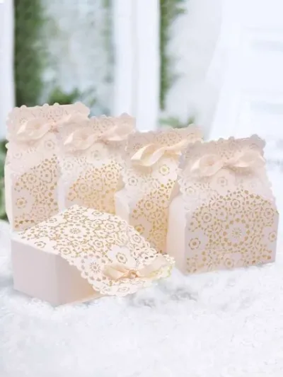 10 piezas Caja de regalo flor hueco, color blanco hueso.