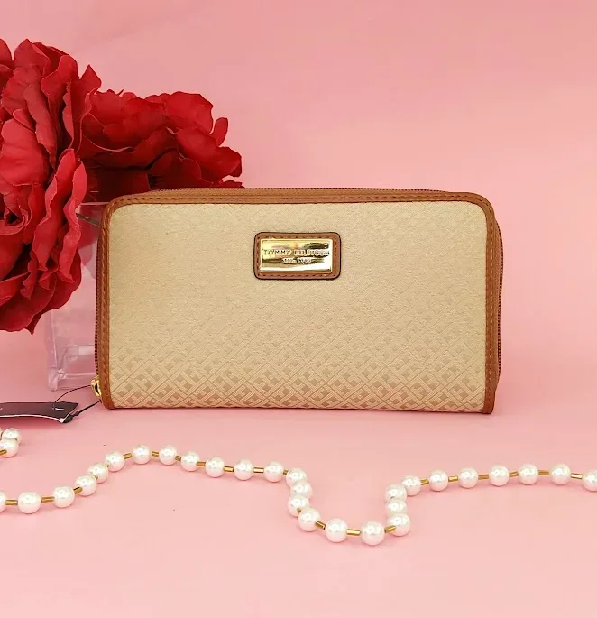 Cartera Tommy Hilfiger para dama color beige
