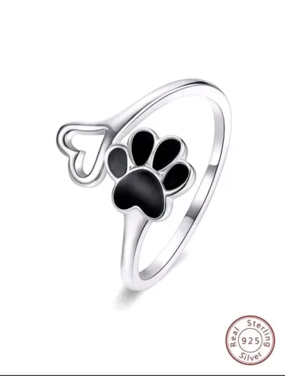 Anillo de plata con diseño de corazón