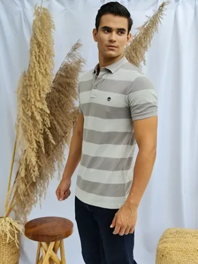 Camiseta Timberland para caballero color gris claro con franjas
