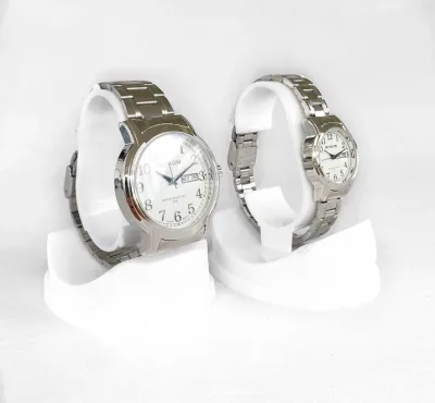 Conjunto de relojes MIYKON para dama y caballero color plateado