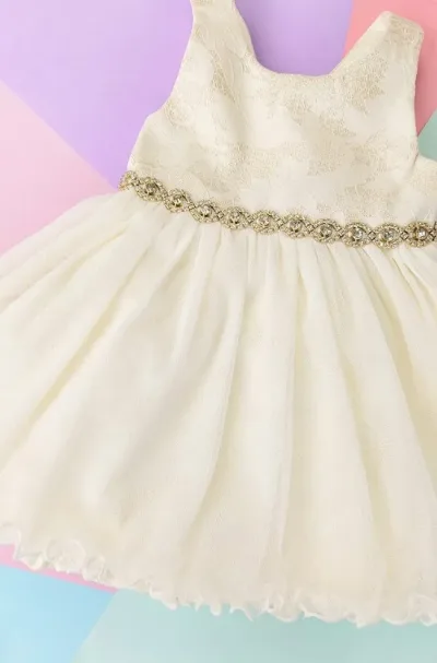 Vestido para niña con detalles de perlas incluye calzón