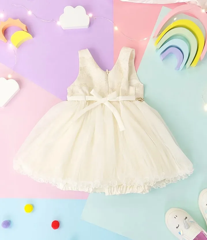 Vestido para niña con detalles de perlas incluye calzón