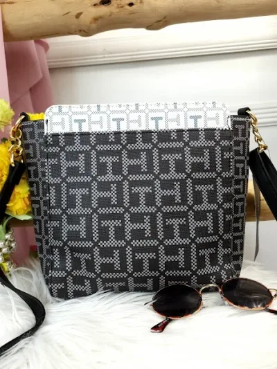 Bolso de hombro Tommy Hilfiger para dama color negro y blanco