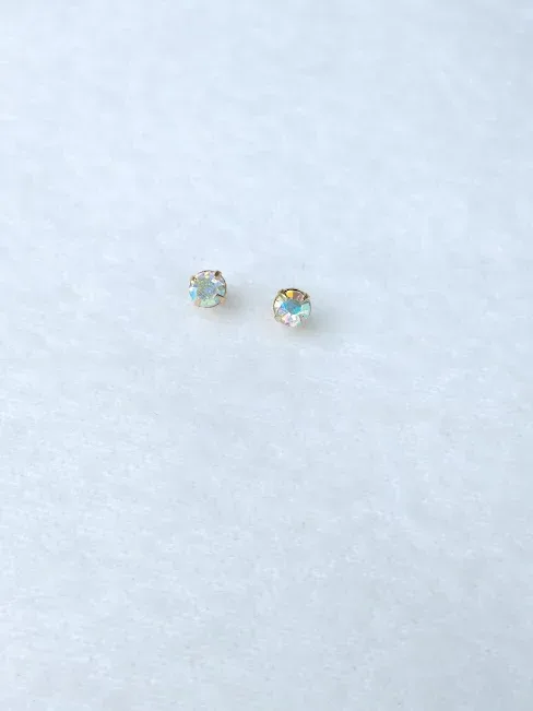 Par de aretes para dama diseño de diamante tornasol