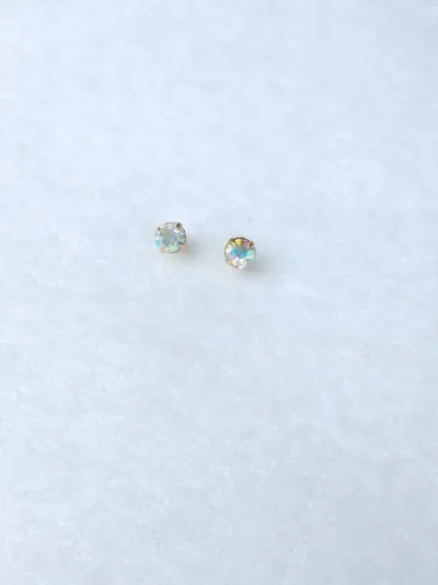 Par de aretes para dama diseño de diamante tornasol