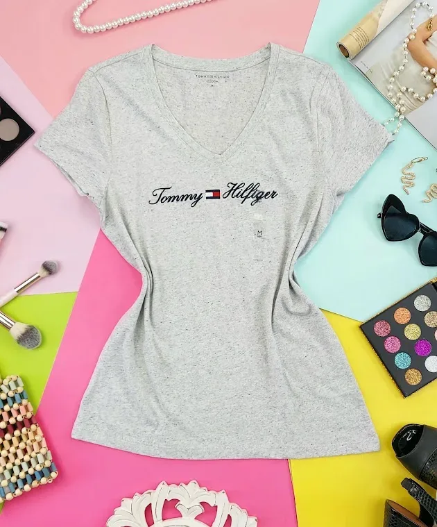 Camiseta Tommy Hilfiger para dama color gris con brillos