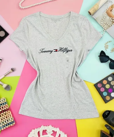 Camiseta Tommy Hilfiger para dama color gris con brillos