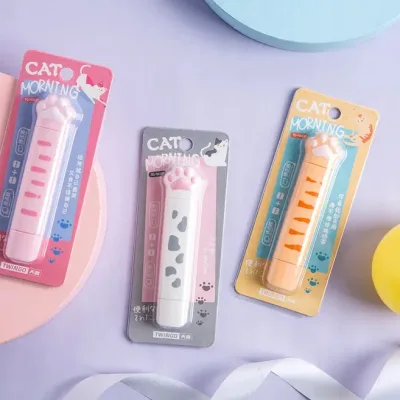 Corrector y goma en cinta con diseño en forma de patita de gato al azar