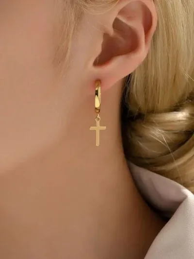 Argollas de acero inoxidable para dama con dije de cruz