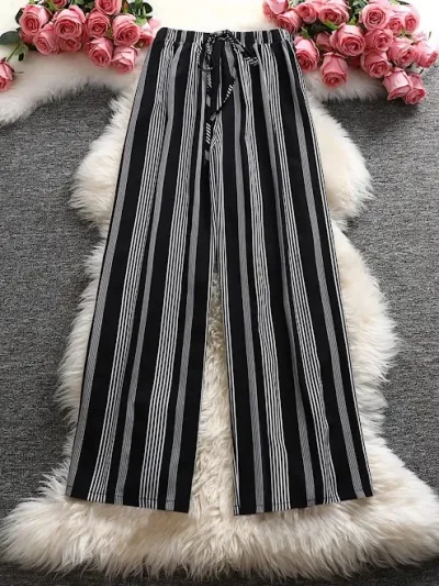 Pantalos de tela con diseño a rayas