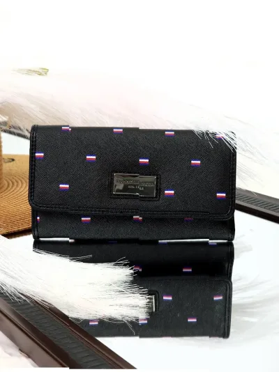 Cartera Tommy Hilfiger para dama diseño de banderas