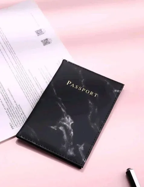 Estuche de pasaporte color negro
