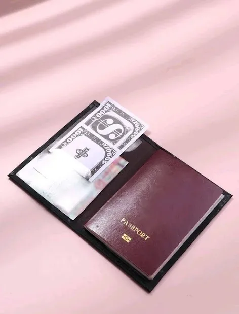 Estuche de pasaporte color negro