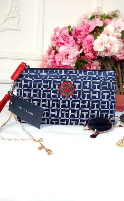 Cartera Tommy Hilfiger para Dama color azul oscuro
