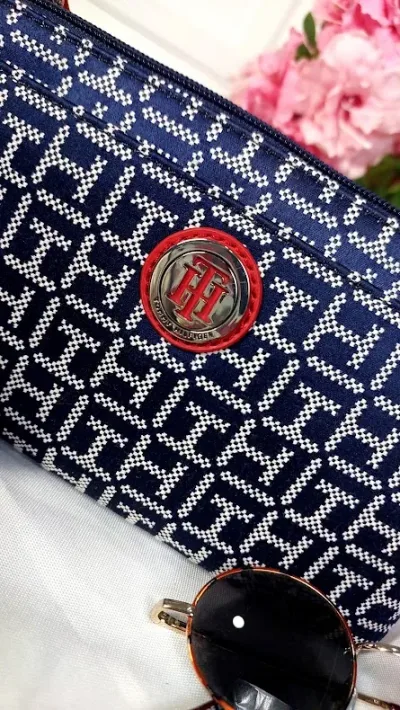 Cartera Tommy Hilfiger para Dama color azul oscuro