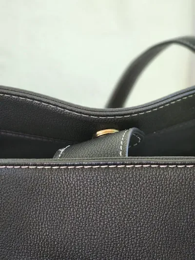 Bolso Tommy Hilfiger para dama XW06280-00IBEH COLOR NEGRO