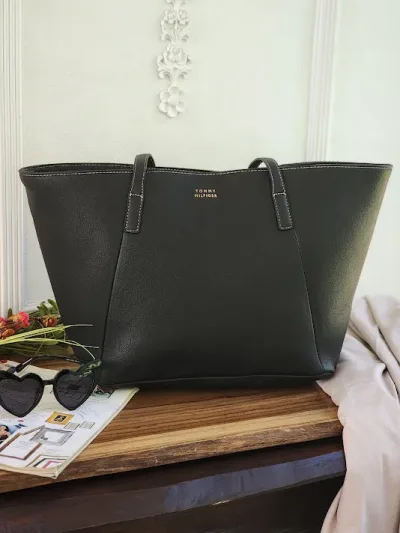 Bolso Tommy Hilfiger para dama XW06280-00IBEH COLOR NEGRO