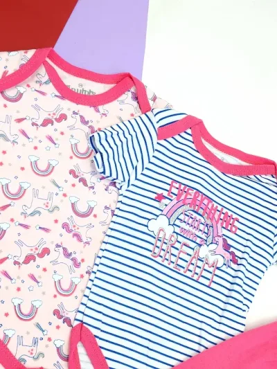 Conjunto para niña en tonos rosados