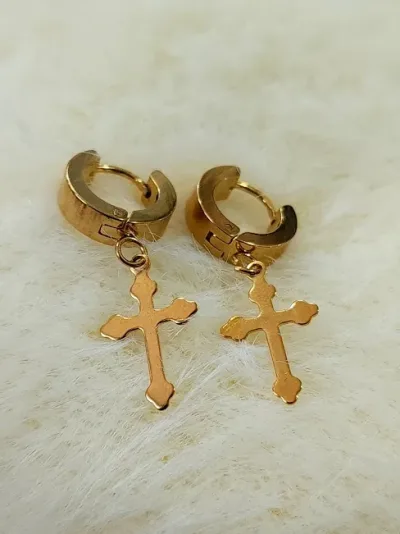 Argollas para dama de acero inoxidable con diseño de cruz
