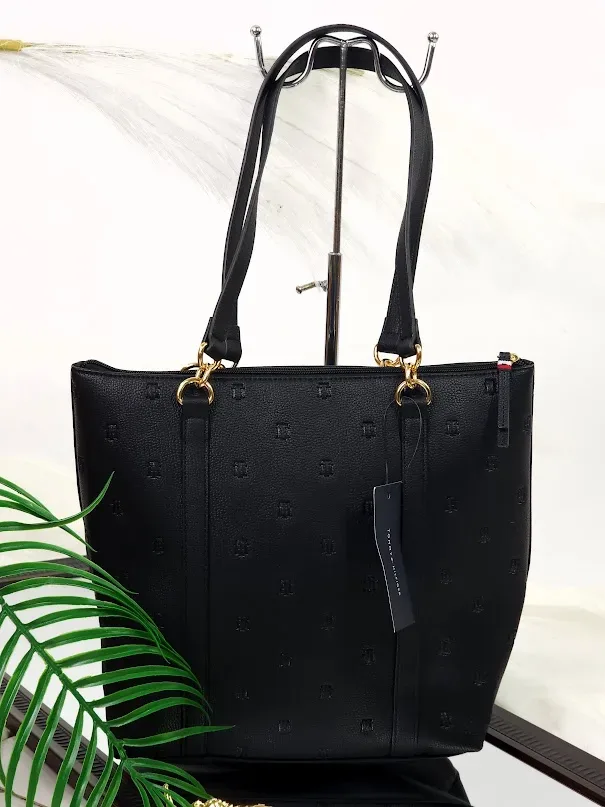Bolso Tommy Hilfiger para dama color negro