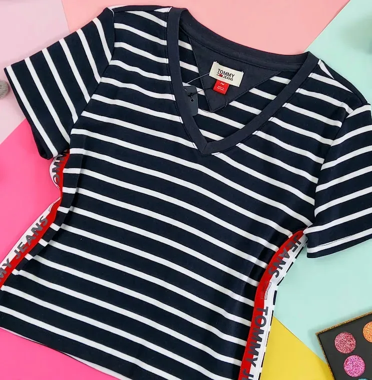 Camiseta Tommy Hilfiger para dama a rayas color azul y blanco