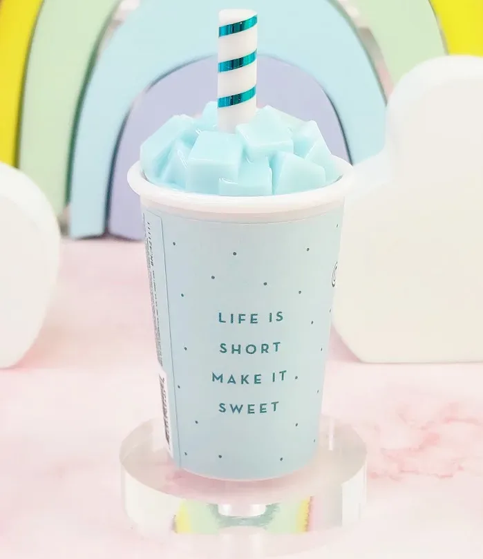 Balsamo labial Cotton Candy para dama color celeste
