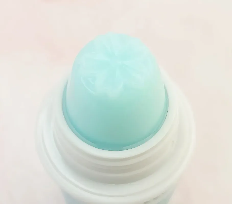 Balsamo labial Cotton Candy para dama color celeste