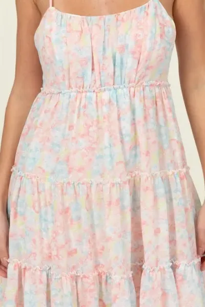 Vestido para dama, con diseño floral.