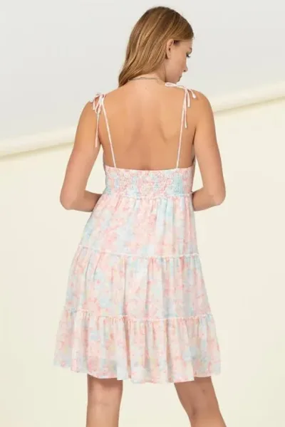 Vestido para dama, con diseño floral.