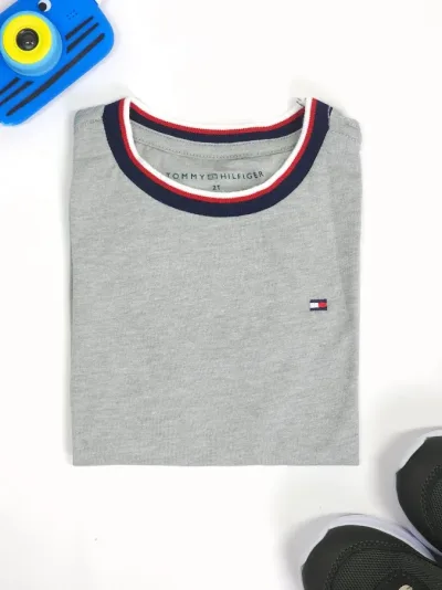Camiseta Tommy Hilfilger para niño color gris