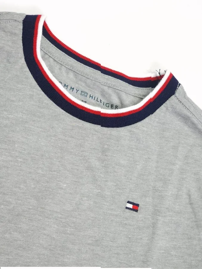 Camiseta Tommy Hilfilger para niño color gris