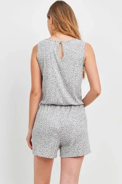 Enterizo para dama color gris con diseño animal print