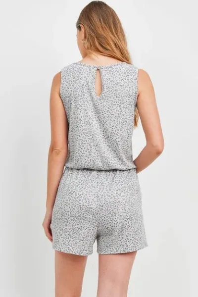 Enterizo para dama color gris con diseño animal print