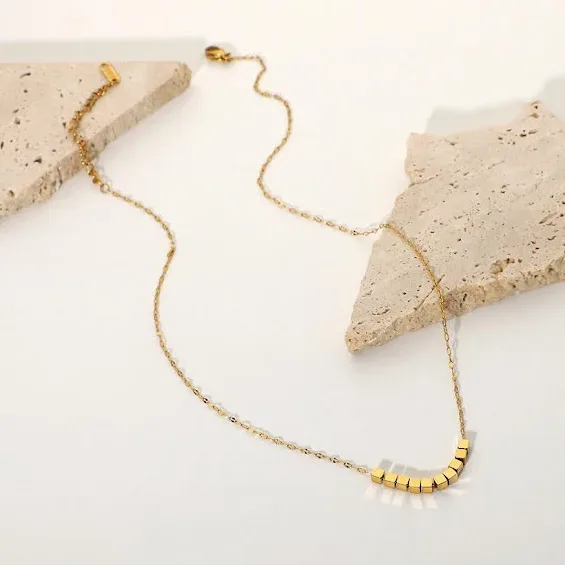 Collar de acero inoxidable para dama color dorado