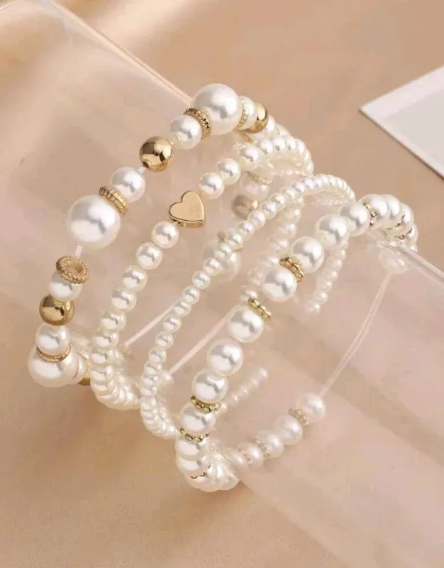 Pulsera con diseño de corazón y perla