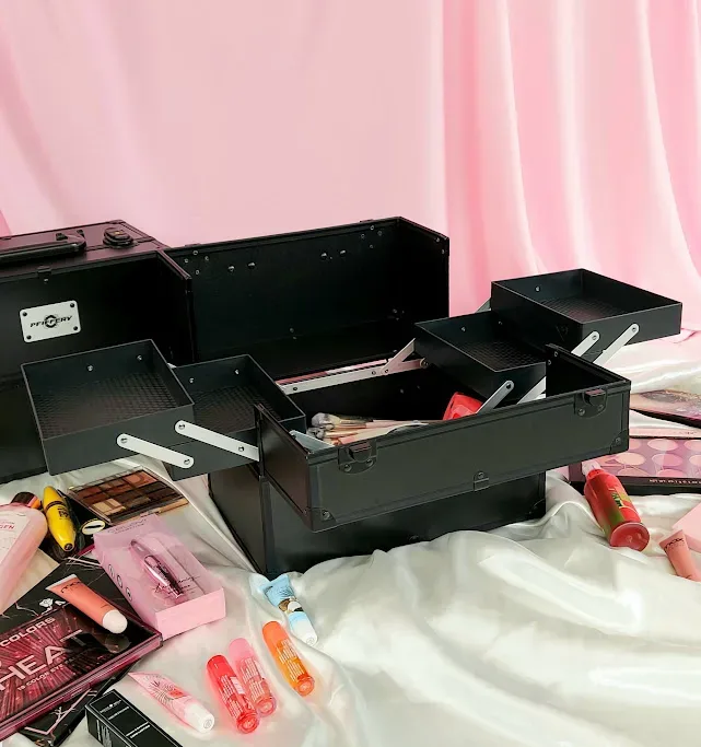 Caja de maquillaje Pfiffery para dama color negro