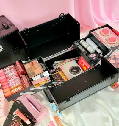 Caja de maquillaje Pfiffery para dama color negro