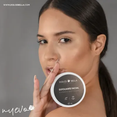 Exfoliante facial de carbón activado Dolce Bella para dama